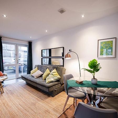 Air Host And Stay - Apartment 5 Broadhurst Court Sleeps 6 Minutes From Town Centre Stockport Exteriör bild