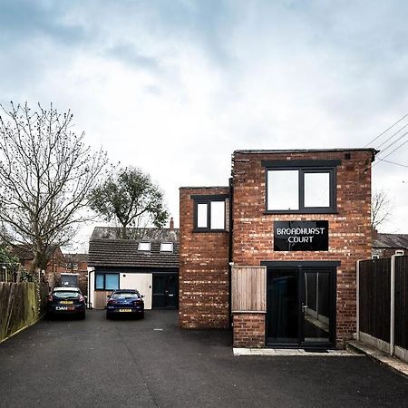 Air Host And Stay - Apartment 5 Broadhurst Court Sleeps 6 Minutes From Town Centre Stockport Exteriör bild