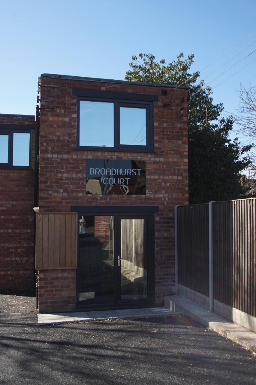 Air Host And Stay - Apartment 5 Broadhurst Court Sleeps 6 Minutes From Town Centre Stockport Exteriör bild