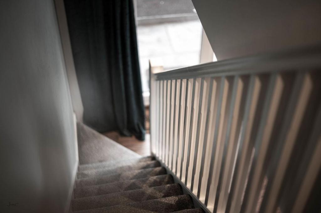 Air Host And Stay - Apartment 5 Broadhurst Court Sleeps 6 Minutes From Town Centre Stockport Exteriör bild